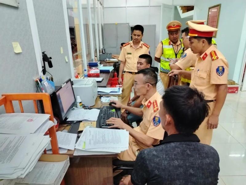 'Dính' nhiều lỗi, tài xế và chủ xe khách ở Đắk Lắk bị xử phạt hơn 234 triệu đồng- Ảnh 1. 'Dính' nhiều lỗi, tài xế và chủ xe khách ở Đắk Lắk bị xử phạt hơn 234 triệu đồng- Ảnh 1.