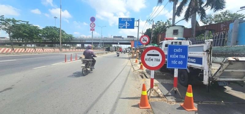 CSGT kiểm tra bắn tốc độ công khai, người vi phạm bị phạt vẫn đồng tình- Ảnh 2. CSGT kiểm tra bắn tốc độ công khai, người vi phạm bị phạt vẫn đồng tình- Ảnh 2.
