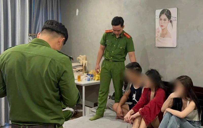 Đà Nẵng: Triệt xóa nhiều vụ tàng trữ, sử dụng trái phép ma túy ven sông Hàn- Ảnh 1. Đà Nẵng: Triệt xóa nhiều vụ tàng trữ, sử dụng trái phép ma túy ven sông Hàn- Ảnh 1.