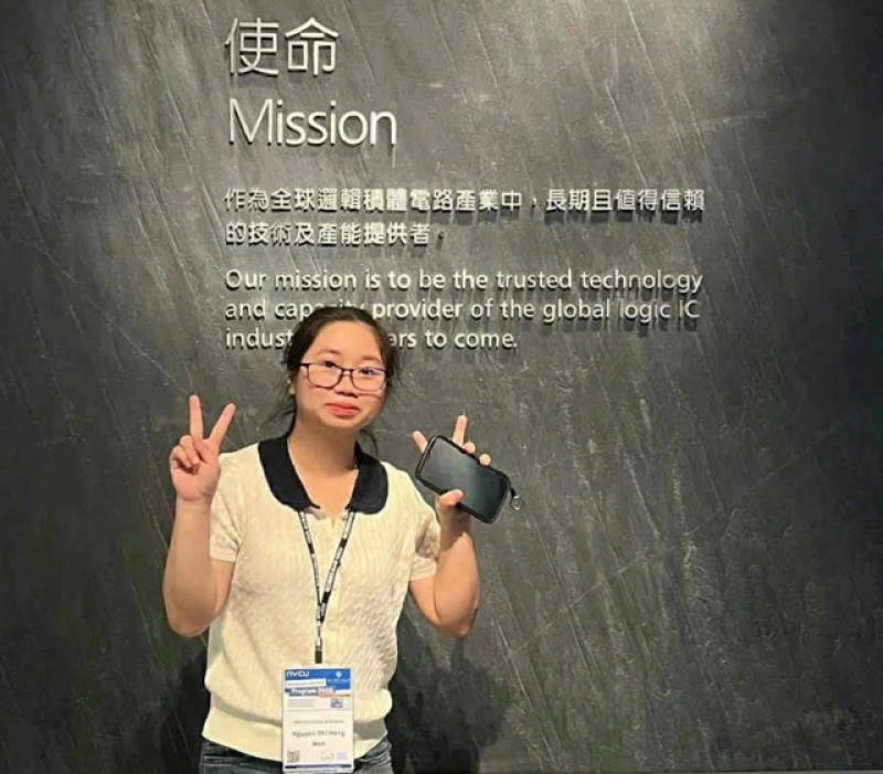 Mới sinh viên năm thứ 3 đã giành được học bổng thạc sĩ ở nước ngoài - Ảnh 1.