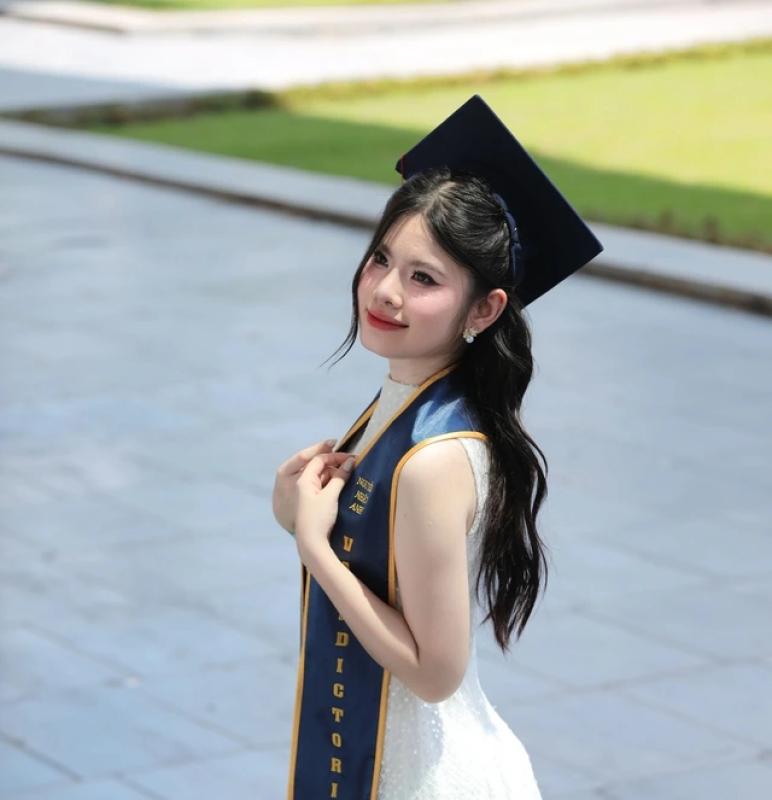 Nữ sinh xinh đẹp tốt nghiệp thủ khoa Học viện ngoại giao - Ảnh 1.