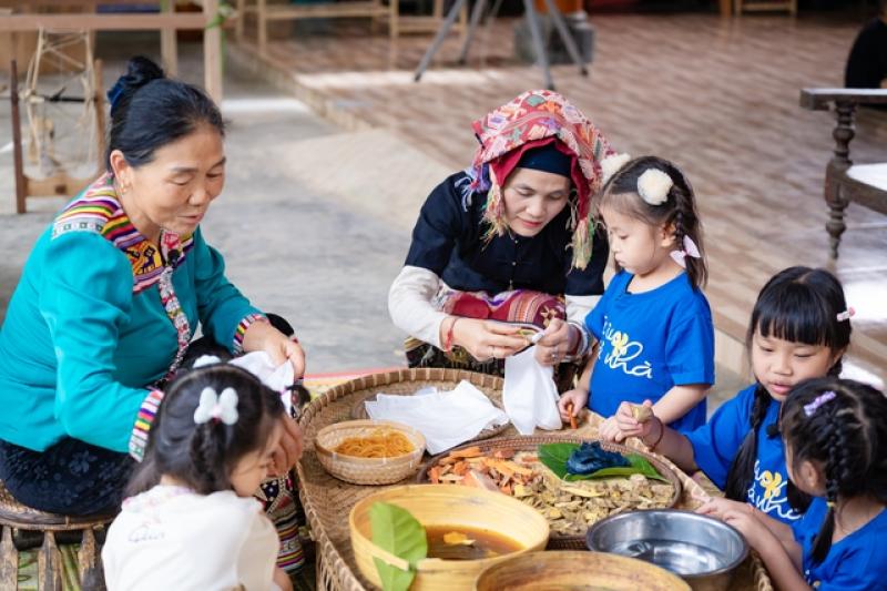 'Bố ơi, mình đi đâu thế?' gợi nhắc trong mỗi người lớn luôn có một đứa trẻ- Ảnh 3. 'Bố ơi, mình đi đâu thế?' gợi nhắc trong mỗi người lớn luôn có một đứa trẻ- Ảnh 3.