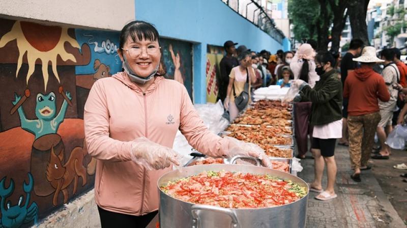 Lan tỏa trên mạng xã hội: Nồi canh chua 'siêu tôm' dành cho bệnh nhân - Ảnh 1.