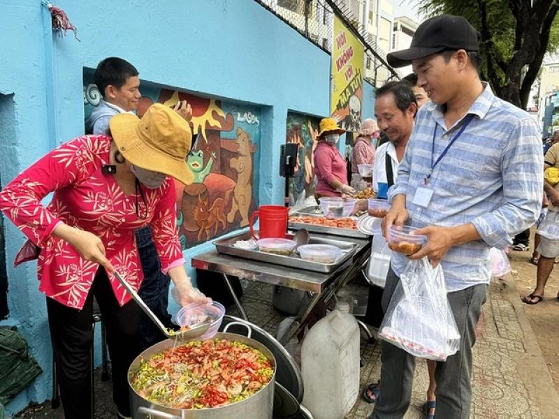 Lan tỏa trên mạng xã hội: Nồi canh chua 'siêu tôm' dành cho bệnh nhân - Ảnh 3.