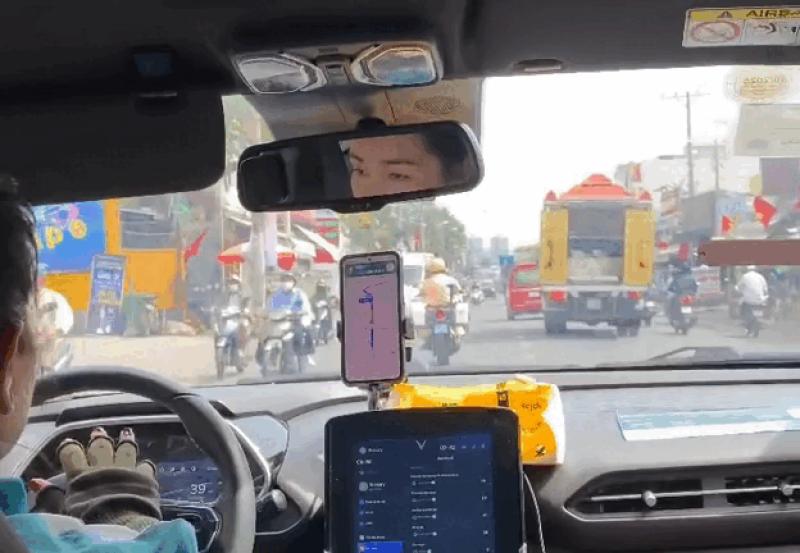 Nữ tài xế taxi được CSGT TP.HCM mở đường chở thai phụ vỡ ối đi cấp cứu - Ảnh 1.