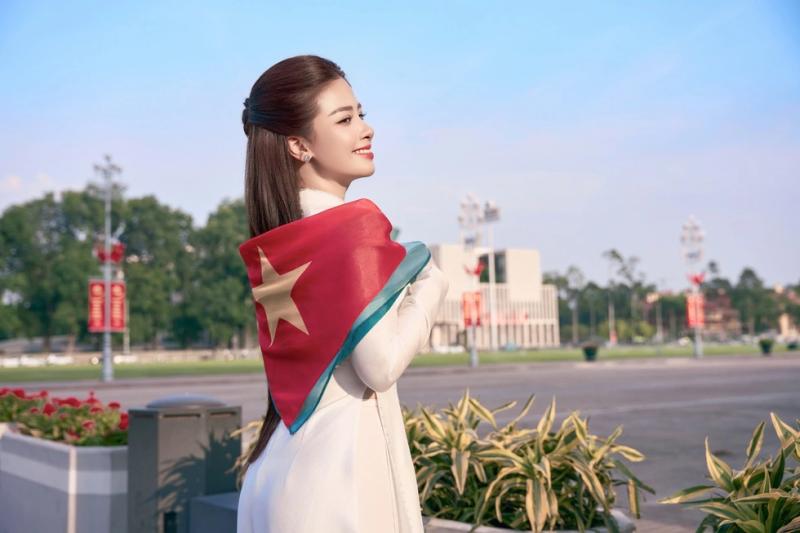 Dương Hoàng Yến: Tôi không bị áp lực khi bị so sánh cùng Võ Hạ Trâm - Ảnh 2. Dương Hoàng Yến: Tôi không bị áp lực khi bị so sánh cùng Võ Hạ Trâm - Ảnh 2.