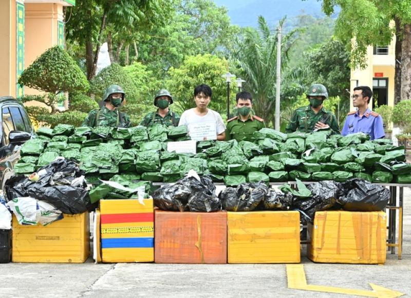 Bắt tài xế vận chuyển 115 kg cần sa khô- Ảnh 1. Bắt tài xế vận chuyển 115 kg cần sa khô- Ảnh 1.