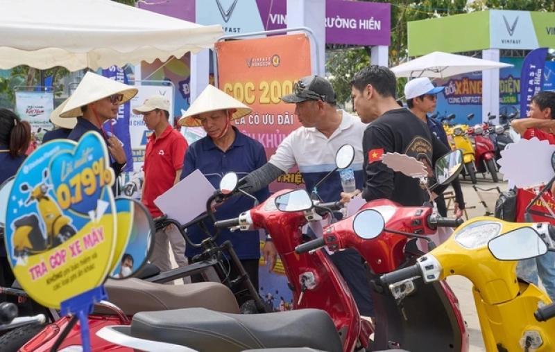 Cấm xe máy xăng, có nên mua xe máy điện VinFast ngay lúc này? - Ảnh 1.