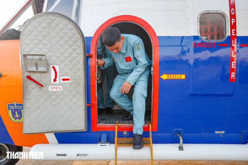 Xem 'ngựa thồ' C-295 khoác áo mới, bay biên đội 4 chiếc trên bầu trời Hà Nội- Ảnh 7. Xem 'ngựa thồ' C-295 khoác áo mới, bay biên đội 4 chiếc trên bầu trời Hà Nội- Ảnh 7.