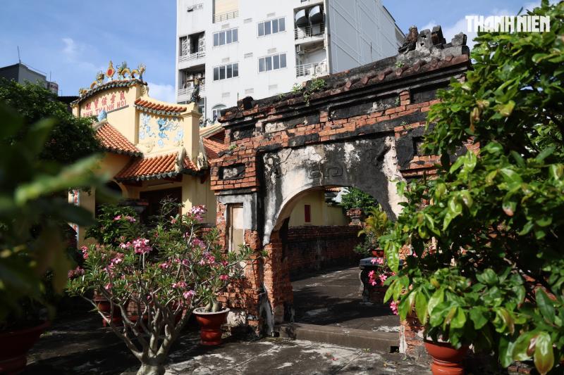 Mộ cổ 198 năm ở TP.HCM, của một 'Ngũ hổ tướng' phò chúa Nguyễn- Ảnh 4. Mộ cổ 198 năm ở TP.HCM, của một 'Ngũ hổ tướng' phò chúa Nguyễn- Ảnh 4.