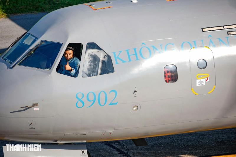 Xem 'ngựa thồ' C-295 khoác áo mới, bay biên đội 4 chiếc trên bầu trời Hà Nội- Ảnh 10. Xem 'ngựa thồ' C-295 khoác áo mới, bay biên đội 4 chiếc trên bầu trời Hà Nội- Ảnh 10.