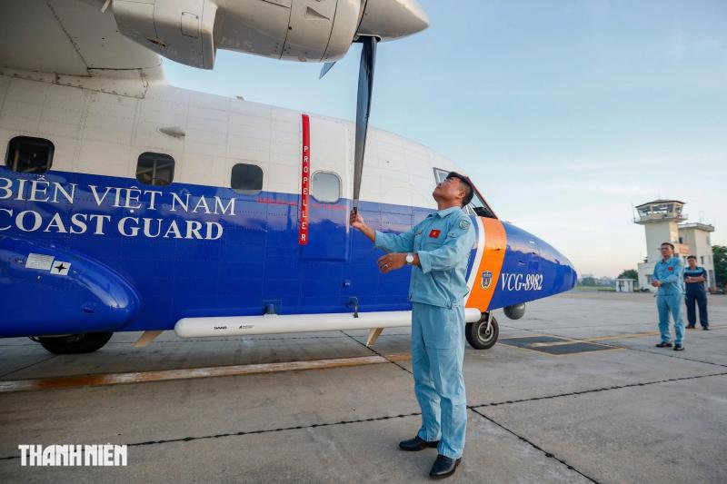 Xem 'ngựa thồ' C-295 khoác áo mới, bay biên đội 4 chiếc trên bầu trời Hà Nội- Ảnh 5. Xem 'ngựa thồ' C-295 khoác áo mới, bay biên đội 4 chiếc trên bầu trời Hà Nội- Ảnh 5.