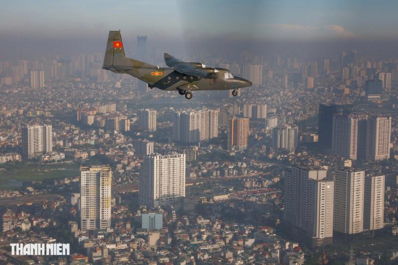 Xem 'ngựa thồ' C-295 khoác áo mới, bay biên đội 4 chiếc trên bầu trời Hà Nội- Ảnh 26. Xem 'ngựa thồ' C-295 khoác áo mới, bay biên đội 4 chiếc trên bầu trời Hà Nội- Ảnh 26.