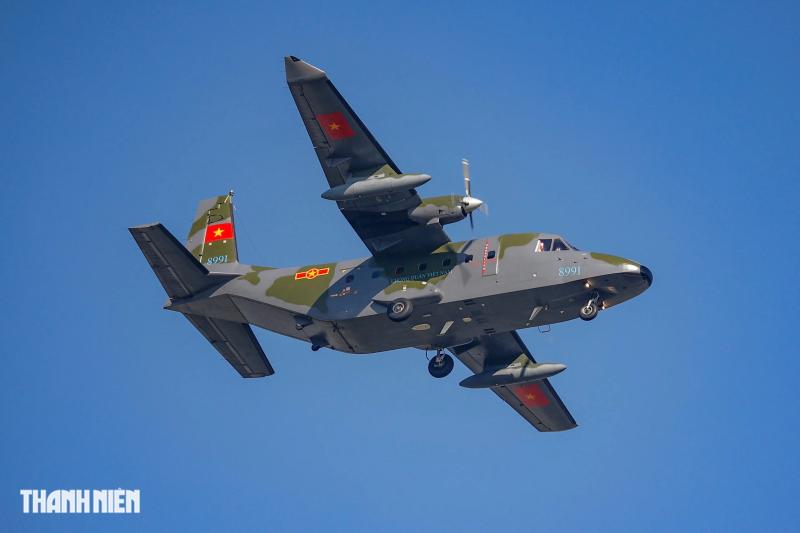 Xem 'ngựa thồ' C-295 khoác áo mới, bay biên đội 4 chiếc trên bầu trời Hà Nội- Ảnh 13. Xem 'ngựa thồ' C-295 khoác áo mới, bay biên đội 4 chiếc trên bầu trời Hà Nội- Ảnh 13.