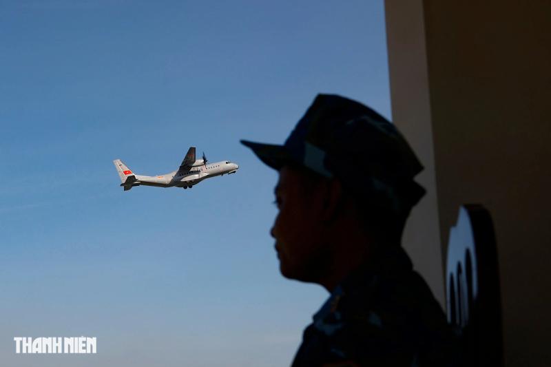 Xem 'ngựa thồ' C-295 khoác áo mới, bay biên đội 4 chiếc trên bầu trời Hà Nội- Ảnh 12. Xem 'ngựa thồ' C-295 khoác áo mới, bay biên đội 4 chiếc trên bầu trời Hà Nội- Ảnh 12.