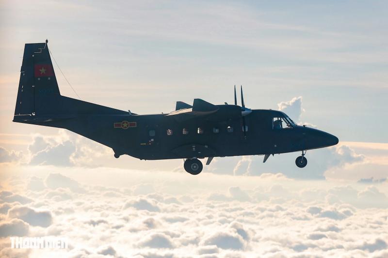 Xem 'ngựa thồ' C-295 khoác áo mới, bay biên đội 4 chiếc trên bầu trời Hà Nội- Ảnh 23. Xem 'ngựa thồ' C-295 khoác áo mới, bay biên đội 4 chiếc trên bầu trời Hà Nội- Ảnh 23.