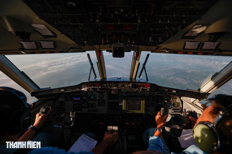 Xem 'ngựa thồ' C-295 khoác áo mới, bay biên đội 4 chiếc trên bầu trời Hà Nội- Ảnh 27. Xem 'ngựa thồ' C-295 khoác áo mới, bay biên đội 4 chiếc trên bầu trời Hà Nội- Ảnh 27.