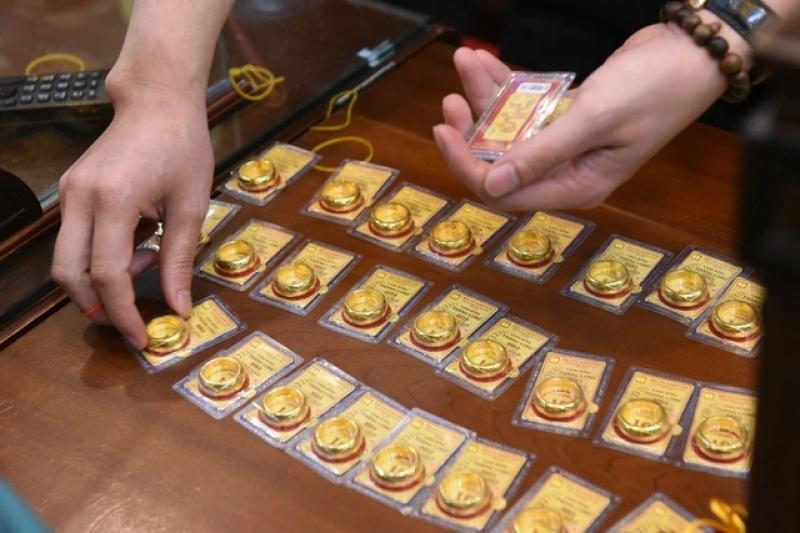 Giá vàng hôm nay 7.8.2025: Dù tăng hay giảm người mua bị lỗ ngay 2,5 triệu- Ảnh 1. Giá vàng hôm nay 7.8.2025: Dù tăng hay giảm người mua bị lỗ ngay 2,5 triệu- Ảnh 1.