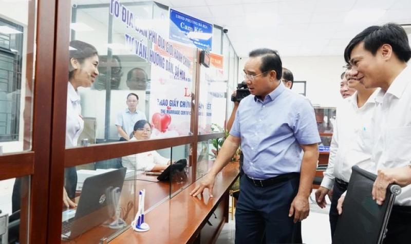 Chủ tịch TP.HCM khảo sát trung tâm hành chính công phường Bà Rịa - Ảnh 1.