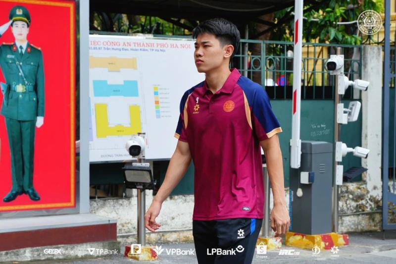 Đoàn Văn Hậu và tân binh đội CAHN Phạm Lý Đức cùng xuất hiện trong lễ báo công dâng Bác- Ảnh 5. Đoàn Văn Hậu và tân binh đội CAHN Phạm Lý Đức cùng xuất hiện trong lễ báo công dâng Bác- Ảnh 5.