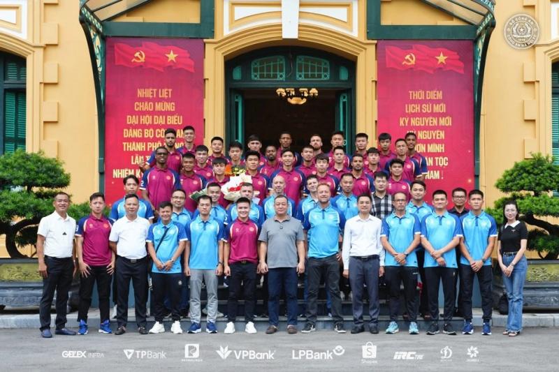 Đoàn Văn Hậu và tân binh đội CAHN Phạm Lý Đức cùng xuất hiện trong lễ báo công dâng Bác- Ảnh 4. Đoàn Văn Hậu và tân binh đội CAHN Phạm Lý Đức cùng xuất hiện trong lễ báo công dâng Bác- Ảnh 4.