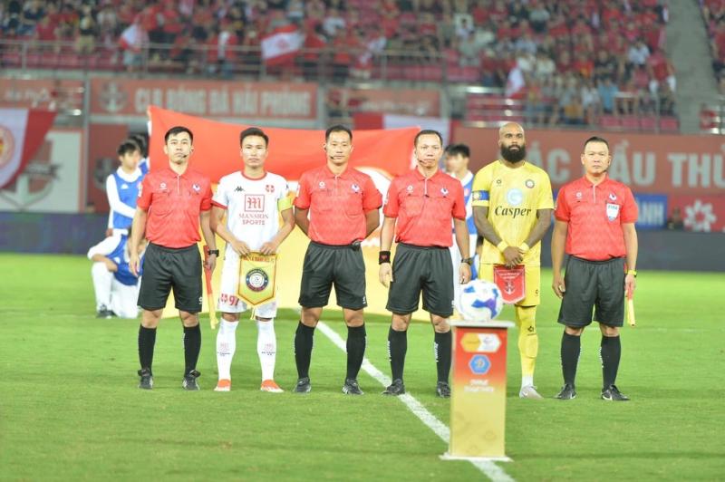 Trọng tài Trần Đình Thịnh bị ngất, đã qua đời ở tuổi 43: Bóng đá Việt Nam bàng hoàng, đau xót!- Ảnh 4. Trọng tài Trần Đình Thịnh bị ngất, đã qua đời ở tuổi 43: Bóng đá Việt Nam bàng hoàng, đau xót!- Ảnh 4.