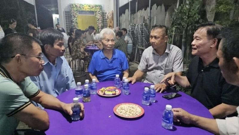 Còi bạc Trần Đình Thịnh đã về ‘nhà’: Anh em trọng tài bảo nhau, hãy vì Thịnh mà cố gắng…- Ảnh 8. Còi bạc Trần Đình Thịnh đã về ‘nhà’: Anh em trọng tài bảo nhau, hãy vì Thịnh mà cố gắng…- Ảnh 8.
