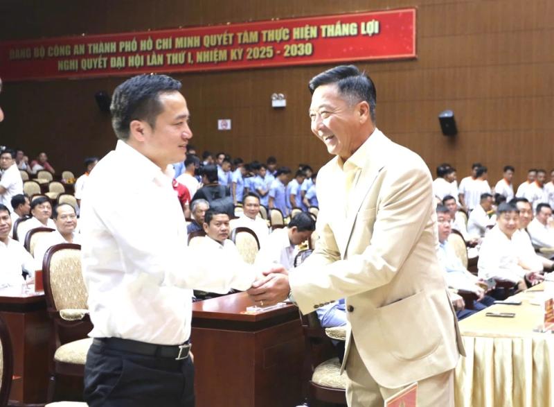 Trung tướng Mai Hoàng dự lễ xuất quân CLB CA TP.HCM: Biểu tượng hào hùng trở lại, đặt mục tiêu cao- Ảnh 1. Trung tướng Mai Hoàng dự lễ xuất quân CLB CA TP.HCM: Biểu tượng hào hùng trở lại, đặt mục tiêu cao- Ảnh 1.