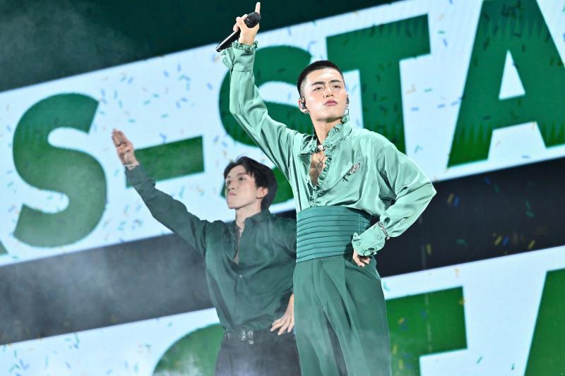 Chi Pu hóa mỹ nhân ngư khuấy đảo đêm nhạc 'Siren Calling' - Ảnh 8. Chi Pu hóa mỹ nhân ngư khuấy đảo đêm nhạc 'Siren Calling' - Ảnh 8.