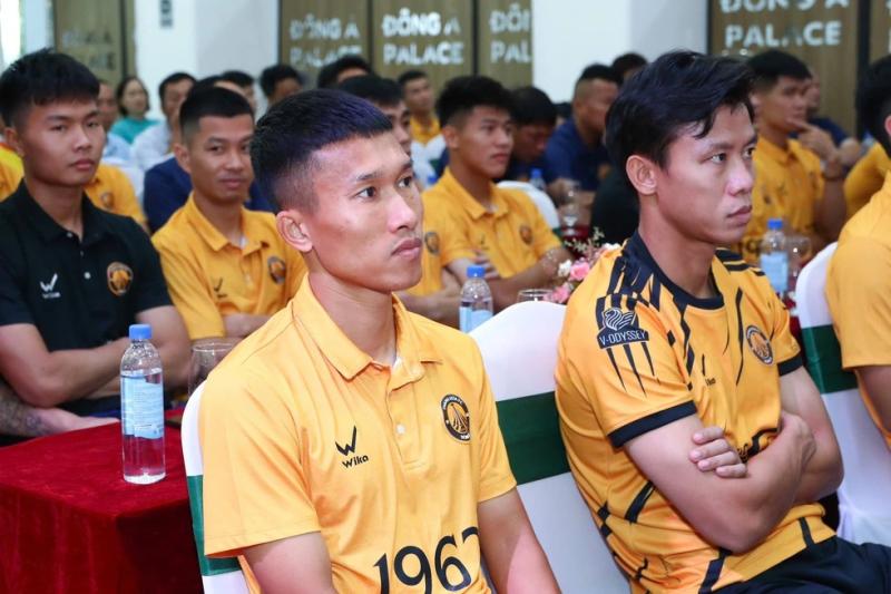 Bầu Đoan phát biểu cực hay, CLB Thanh Hóa ra mắt tân HLV ‘vừa lạ vừa quen’- Ảnh 5. Bầu Đoan phát biểu cực hay, CLB Thanh Hóa ra mắt tân HLV ‘vừa lạ vừa quen’- Ảnh 5.