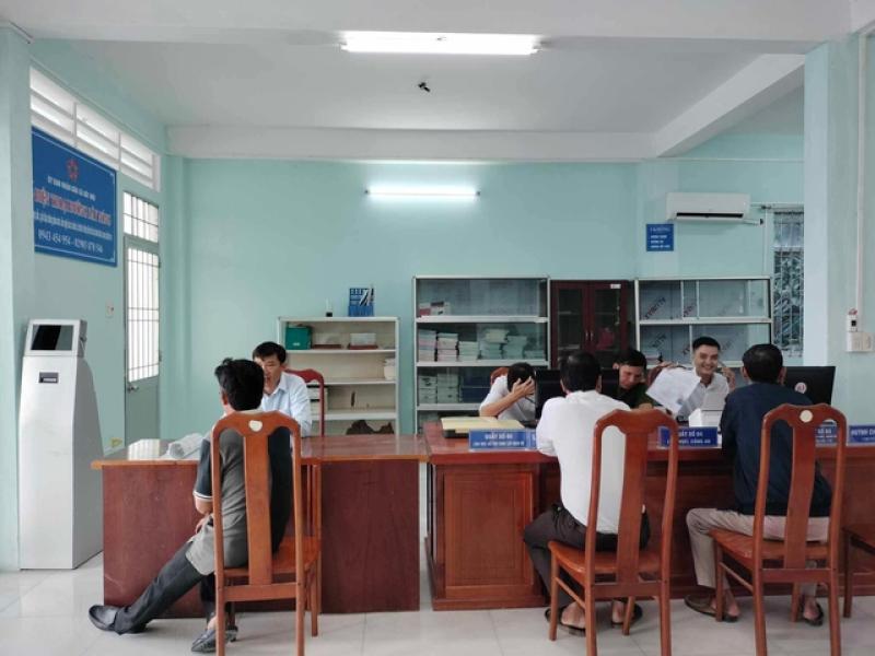 Cà Mau cần bổ sung gần 200 cán bộ cho cấp xã sau hợp nhất tỉnh - Ảnh 1.