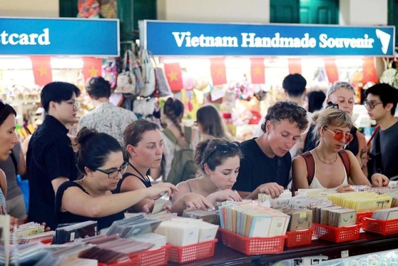 Du lịch Việt Nam tăng trưởng mạnh mẽ thu hút khách quốc tế trong năm 2023 - Ảnh 3. Du lịch Việt Nam tăng trưởng mạnh mẽ thu hút khách quốc tế trong năm 2023 - Ảnh 3.