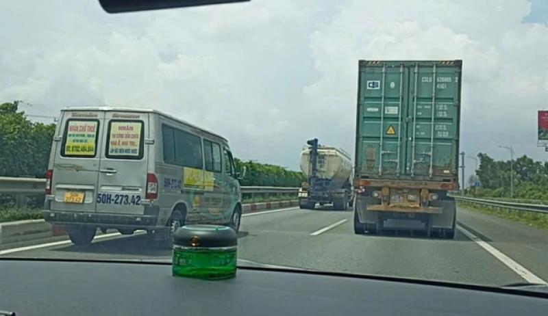 Lái ô tô chạy chậm trên cao tốc có thể bị phạt tù - Ảnh 2.