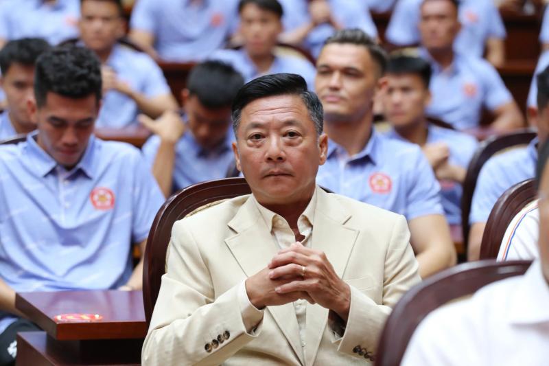 Trung tướng Mai Hoàng dự lễ xuất quân CLB CA TP.HCM: Biểu tượng hào hùng trở lại, đặt mục tiêu cao- Ảnh 5. Trung tướng Mai Hoàng dự lễ xuất quân CLB CA TP.HCM: Biểu tượng hào hùng trở lại, đặt mục tiêu cao- Ảnh 5.