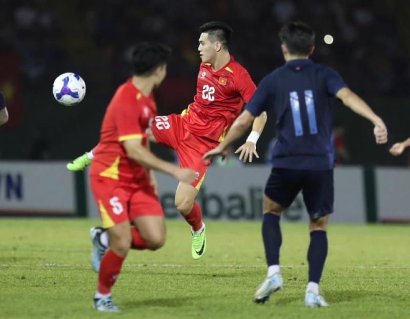 CLB Công an TP.HCM đăng ký HLV Lê Huỳnh Đức và chân sút Tiến Linh dự V-League- Ảnh 2. CLB Công an TP.HCM đăng ký HLV Lê Huỳnh Đức và chân sút Tiến Linh dự V-League- Ảnh 2.