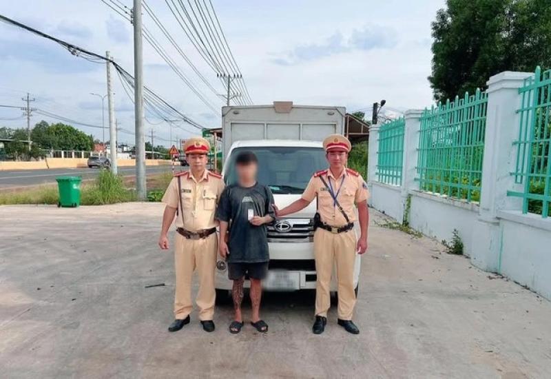 Đồng Nai: Phát hiện nam thanh niên vi phạm nồng độ cồn, dương tính vớichất ma túy - Ảnh 2.