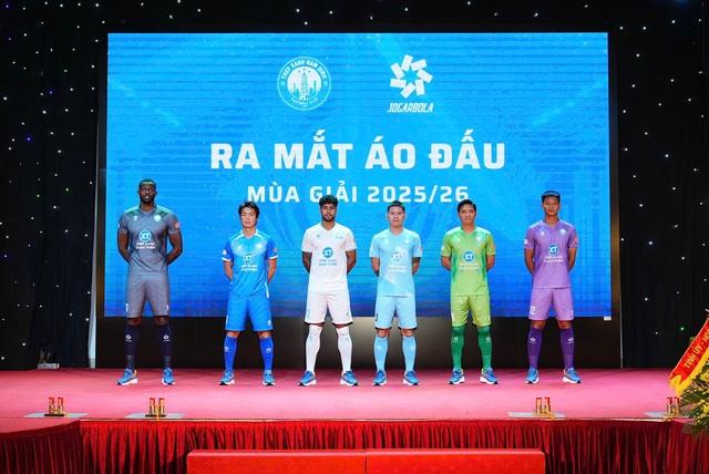 Tân binh cao hơn 2 m của CLB Nam Định: 'Tôi không đến để thay Xuân Son'- Ảnh 3. Tân binh cao hơn 2 m của CLB Nam Định: 'Tôi không đến để thay Xuân Son'- Ảnh 3.