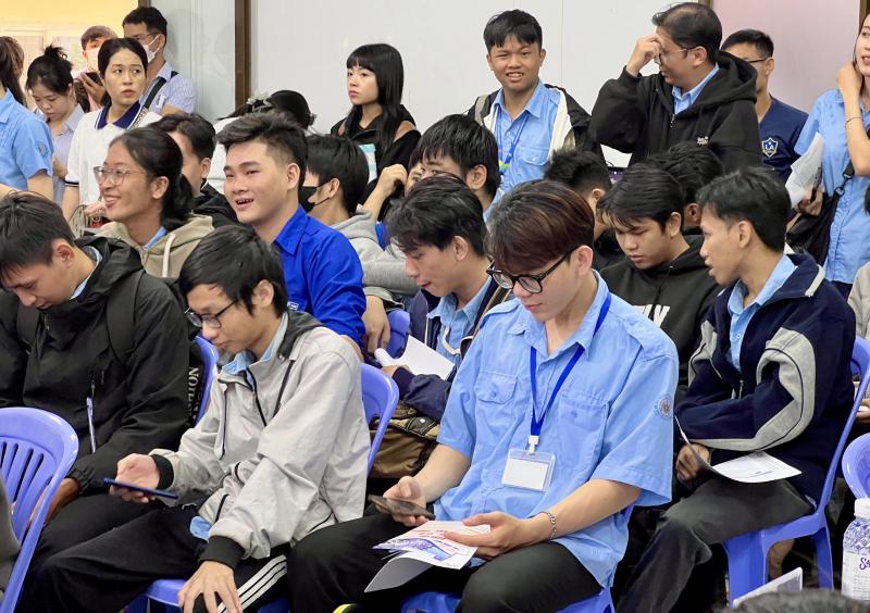 Ngày hội việc làm ở TP.HCM: Có công ty tuyển 300 công nhân may mặc- Ảnh 3. Ngày hội việc làm ở TP.HCM: Có công ty tuyển 300 công nhân may mặc- Ảnh 3.