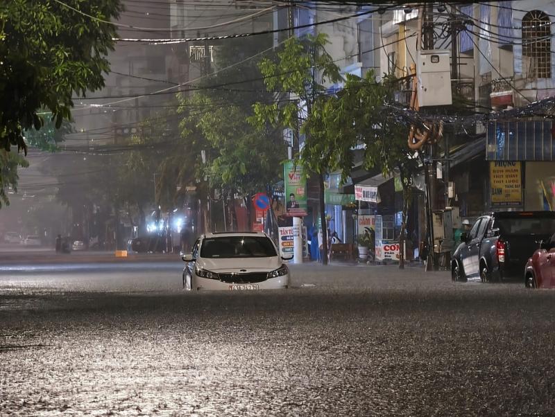 TP.Đà Nẵng chủ động ứng phó áp thấp nhiệt đới, cảnh báo giông sét- Ảnh 2. TP.Đà Nẵng chủ động ứng phó áp thấp nhiệt đới, cảnh báo giông sét- Ảnh 2.