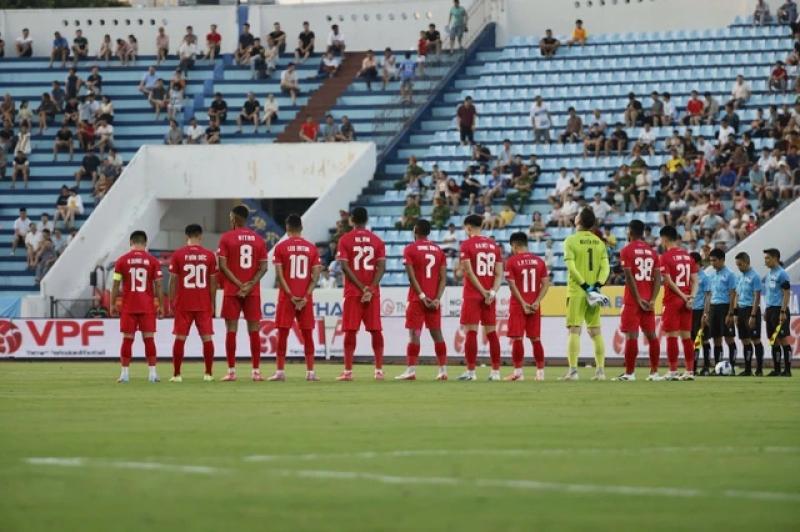 Tiền đạo 2,06 m Kyle Hudlin của Nam Định: Thủ môn V-League gặp ‘ác mộng’- Ảnh 4. Tiền đạo 2,06 m Kyle Hudlin của Nam Định: Thủ môn V-League gặp ‘ác mộng’- Ảnh 4.