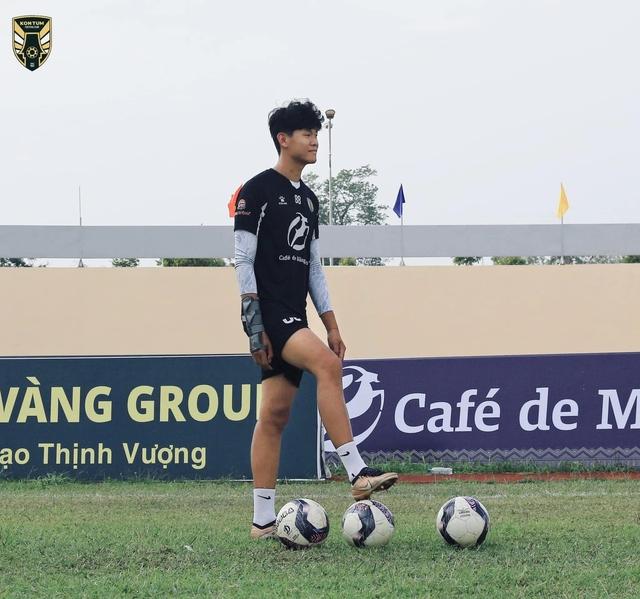 HAGL ra mắt thủ môn cao 1,94 m dự V-League- Ảnh 1. HAGL ra mắt thủ môn cao 1,94 m dự V-League- Ảnh 1.
