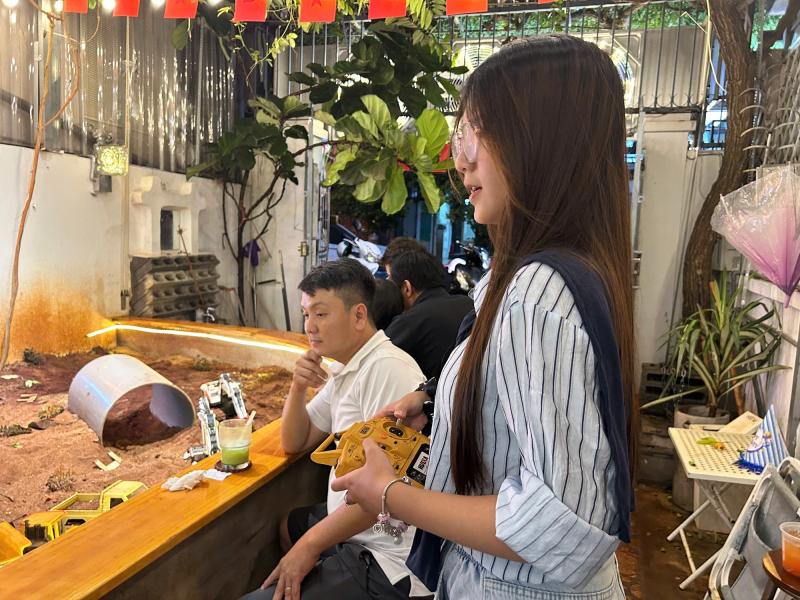 Độc lạ quán cà phê kết hợp điều khiển xe mô hình tại TP.HCM- Ảnh 6. Độc lạ quán cà phê kết hợp điều khiển xe mô hình tại TP.HCM- Ảnh 6.