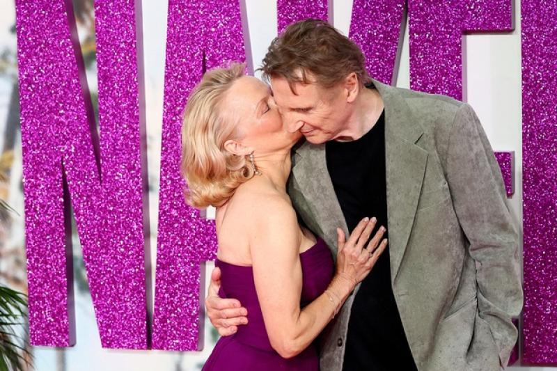 'Bom sex' Pamela Anderson và mối tình mới chớm với 'quái kiệt' Liam Neeson - Ảnh 2.