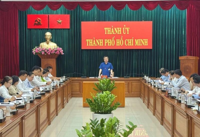 Thành ủy TP.HCM yêu cầu không tổ chức văn nghệ, không nhận hoa chúc mừng đại hội - Ảnh 1.