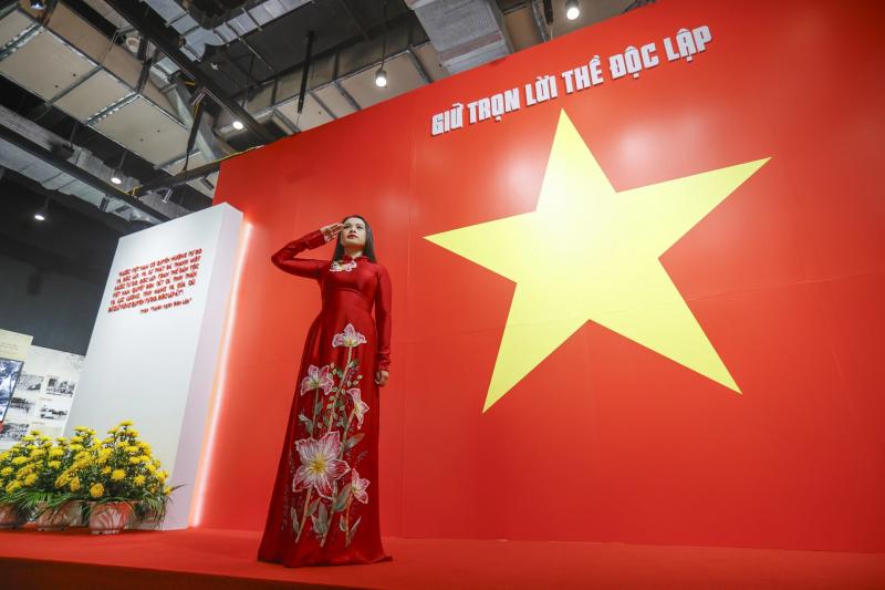 Công nghệ AR tái hiện thời khắc lịch sử hào hùng của dân tộc- Ảnh 1. Công nghệ AR tái hiện thời khắc lịch sử hào hùng của dân tộc- Ảnh 1.