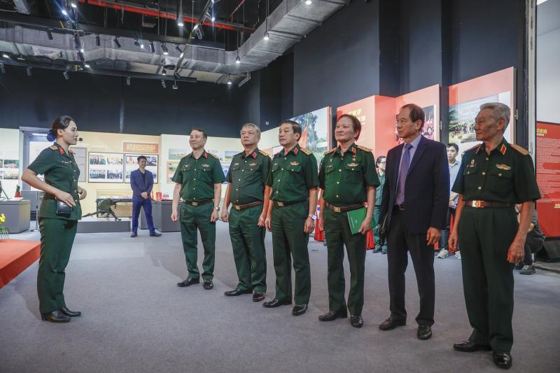 Công nghệ AR tái hiện thời khắc lịch sử hào hùng của dân tộc- Ảnh 2. Công nghệ AR tái hiện thời khắc lịch sử hào hùng của dân tộc- Ảnh 2.