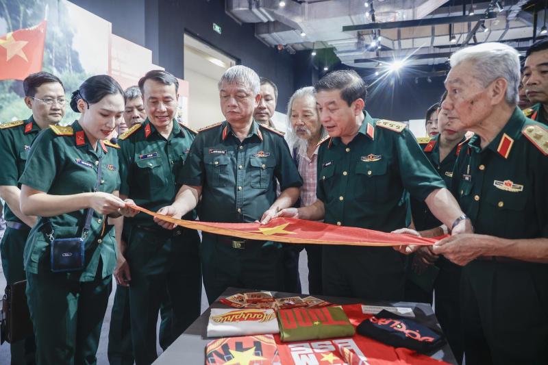Công nghệ AR tái hiện thời khắc lịch sử hào hùng của dân tộc- Ảnh 3. Công nghệ AR tái hiện thời khắc lịch sử hào hùng của dân tộc- Ảnh 3.