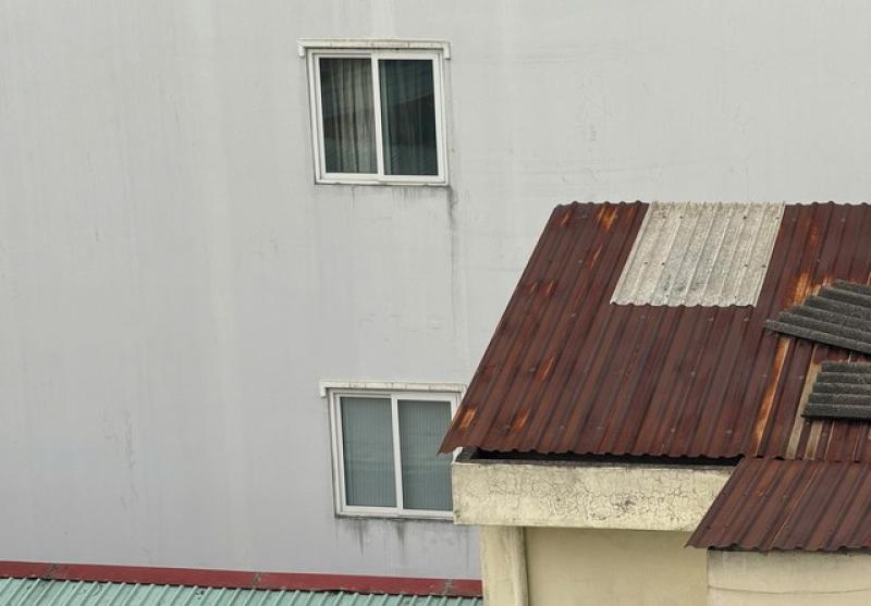 Ranh giới dưới 2 m, có được phép trổ cửa sổ sang nhà hàng xóm?- Ảnh 2. Ranh giới dưới 2 m, có được phép trổ cửa sổ sang nhà hàng xóm?- Ảnh 2.