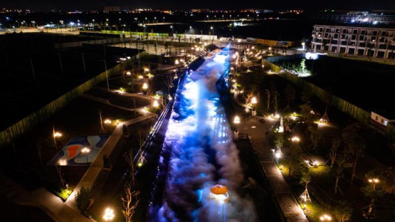 Chiêm ngưỡng vẻ đẹp siêu thực trên Dòng sông Ánh sáng T&T City Millennia - Ảnh 1.