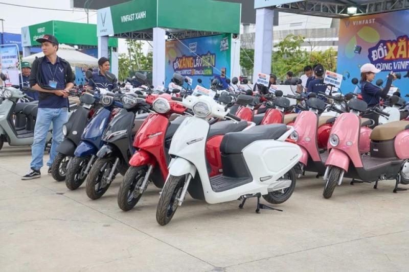 Cấm xe máy xăng, có nên mua xe máy điện VinFast ngay lúc này? - Ảnh 2.